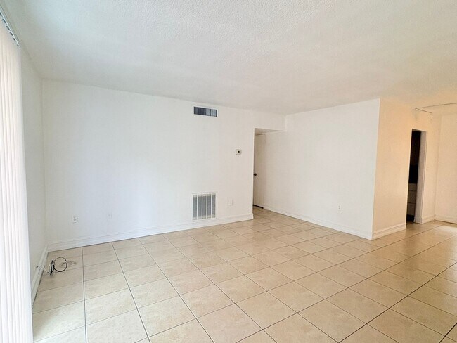 Building Photo - 1830 Maravilla Ave