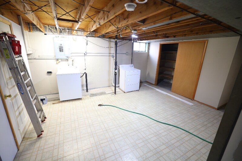 Building Photo - 1041 Martha Ln