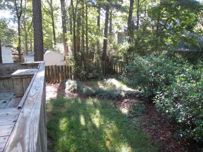 Building Photo - 1000 Stones Landing