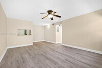 Building Photo - 1028 Twin Lakes Dr
