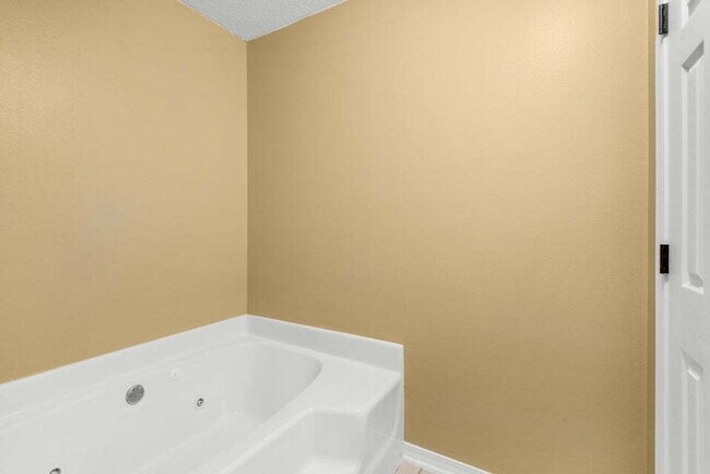 Building Photo - LAKE FRONT HOME & GATED COMMUNITY WITH COMMUNITY POOL IN NAVARRE!