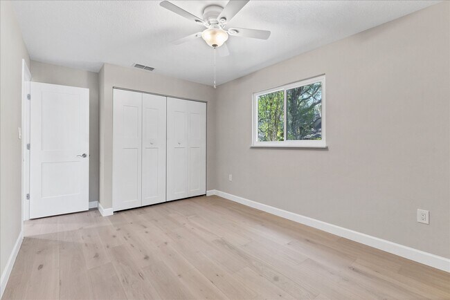 Building Photo - 1940 Rain Forest Trail