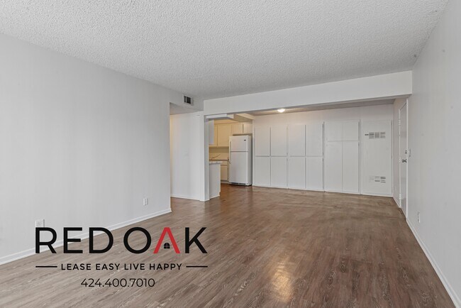 Building Photo - 949 White Knoll Dr