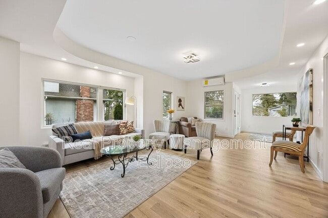 Building Photo - 742 N 90th St