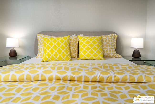 Building Photo - 2342 N San Gorgonio Rd