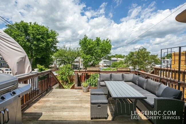 Building Photo - 719 Gallatin St NW