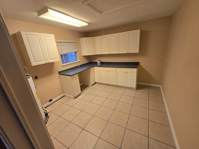 Building Photo - 34 Pembrook Cir
