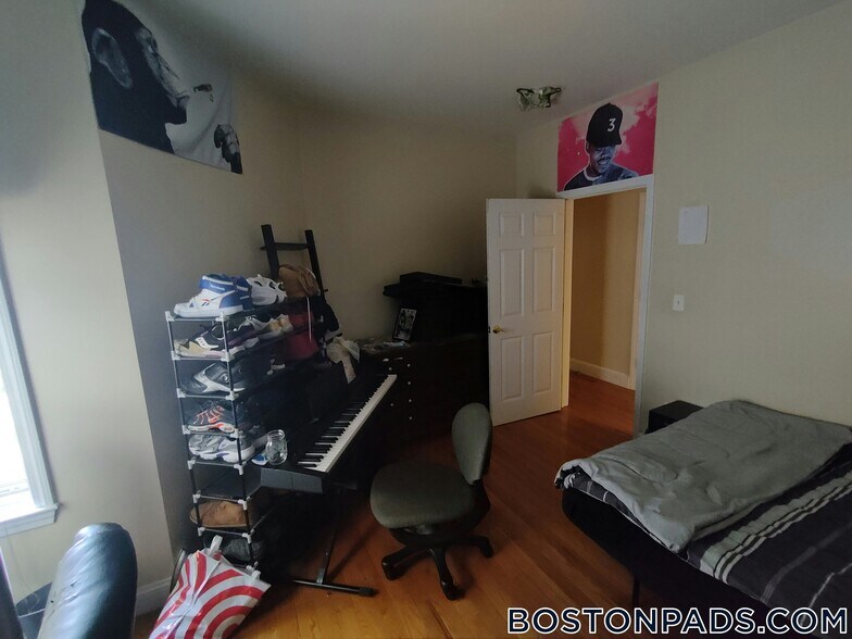 Building Photo - 30 Circuit St