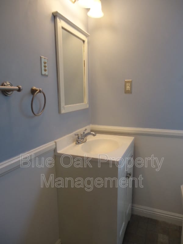 Building Photo - 1705 Arcadian Ave