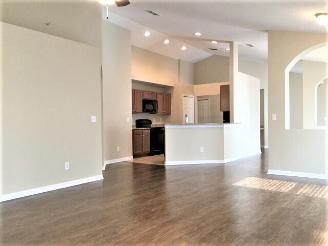 Building Photo - 107 Prairie Falcon Dr
