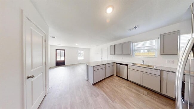 Building Photo - 16763 N Marie Vlg Dr