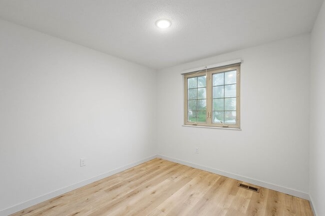 Building Photo - READY FOR MOVE IN! NEWLY RENOVATED 3 BEDRO...