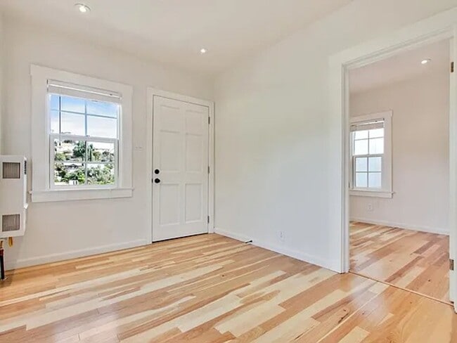 Building Photo - 654 Amador St