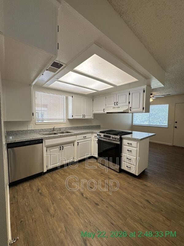 Building Photo - 150 S Peppertree St