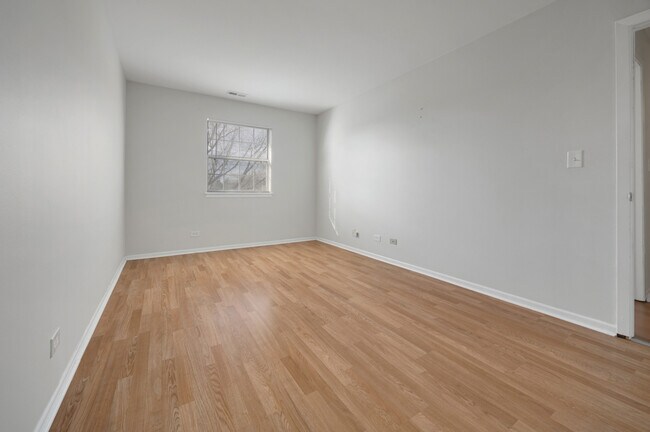 Building Photo - 93 N Victoria Ln