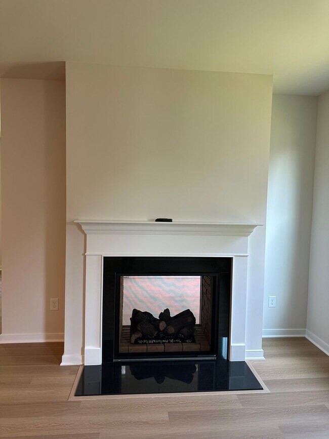 Building Photo - $3,200 / 2 br / 2 ba / 1,650 sqft