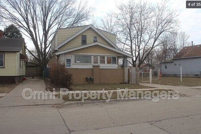 Building Photo - 7568 Hudson Ave