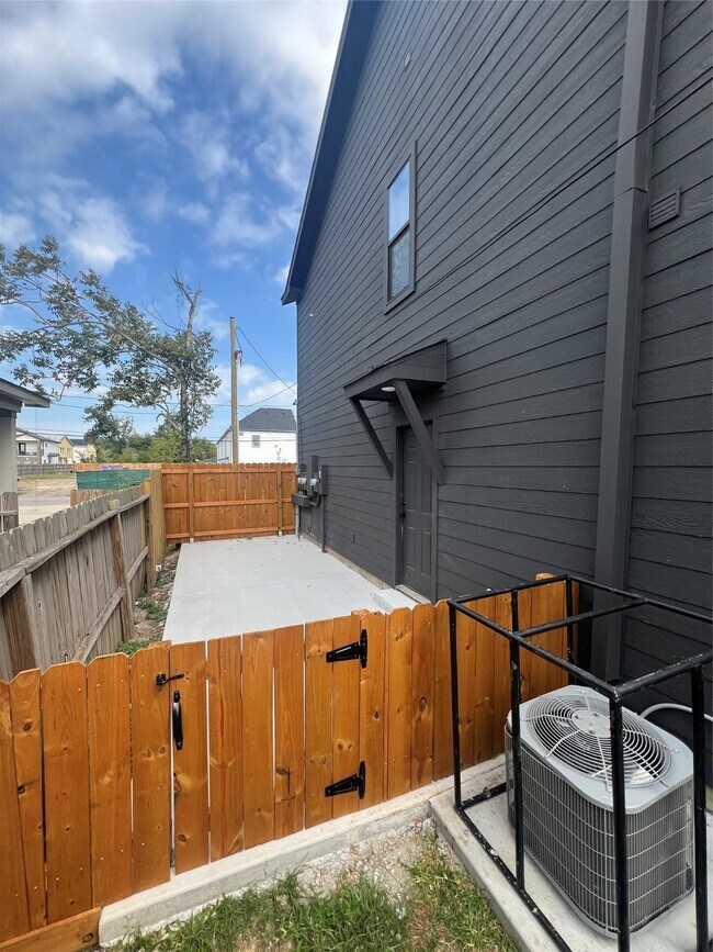 Building Photo - 4814 Wilmington St