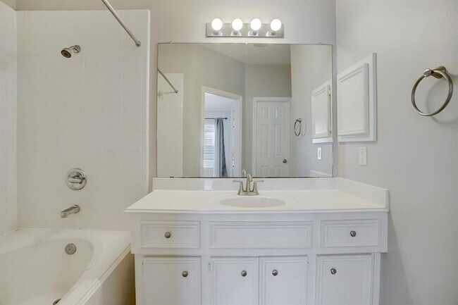 Building Photo - 3023 N Heights Hollow Ln