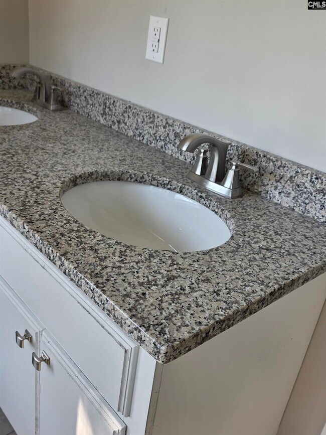 Building Photo - 714 Windy Rd