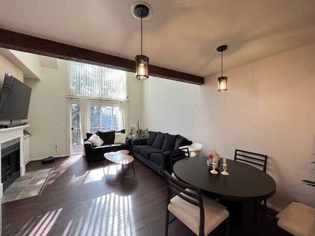 Building Photo - Incredible Forrest Park Townhome!! 2 bedroom, 2 bath, HUGE attached Garage!