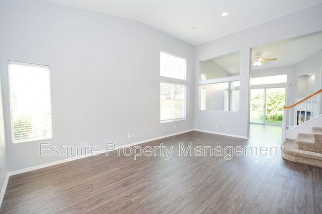 Building Photo - 690 Avenida Magdalena