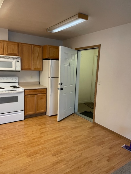 Building Photo - 51 Appleway Dr