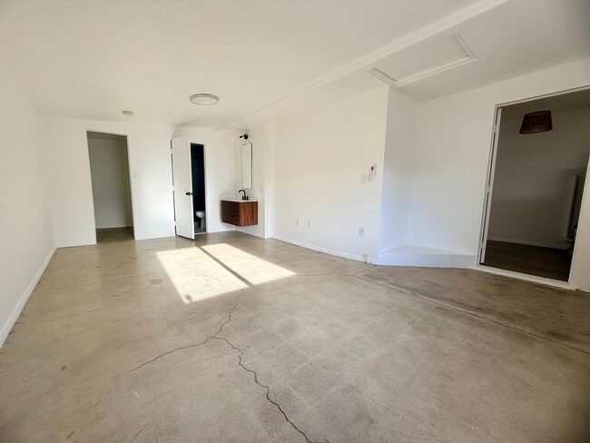 Building Photo - Modern 3-Bedroom Desert Bungalow with Stunning Views – Unfurnished - Price reflects MOVE IN SPECI...
