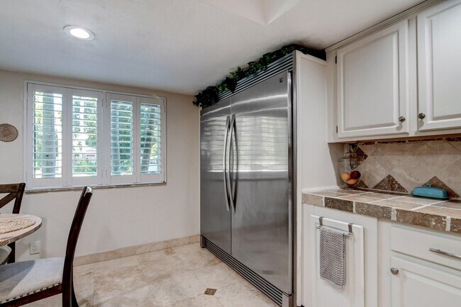 Building Photo - 20 Via Lago