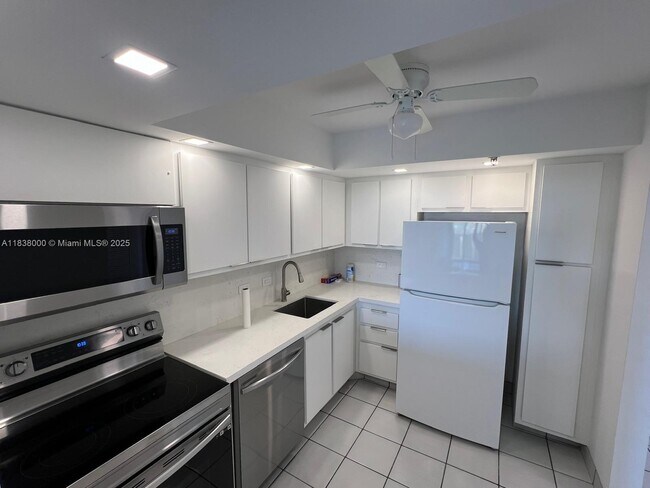 Building Photo - 20515 E Country Club Dr