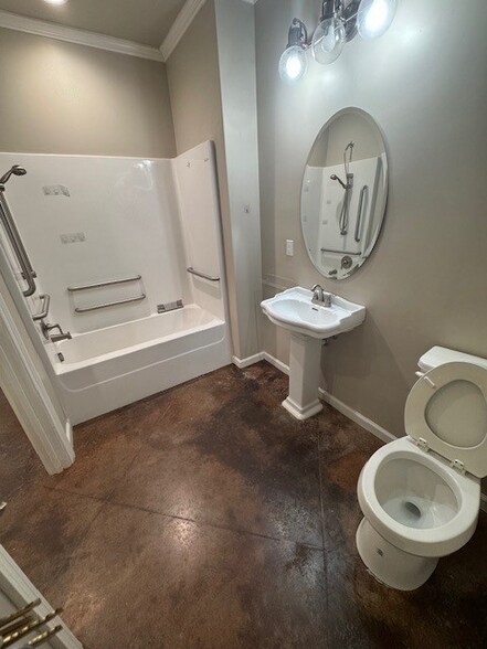 Building Photo - 305 W Second St