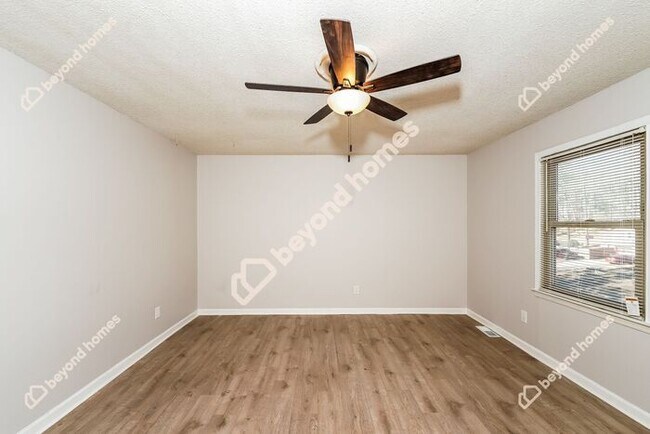Building Photo - Beautifully Modernized 3 BR and 2 BA in on...