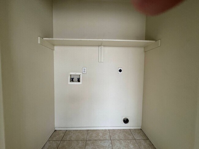 Building Photo - 110 James Loop