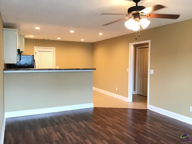 Building Photo - 108 Pershing Pl Ct