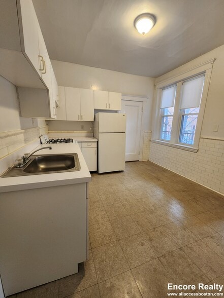 Building Photo - 85 Winchester St