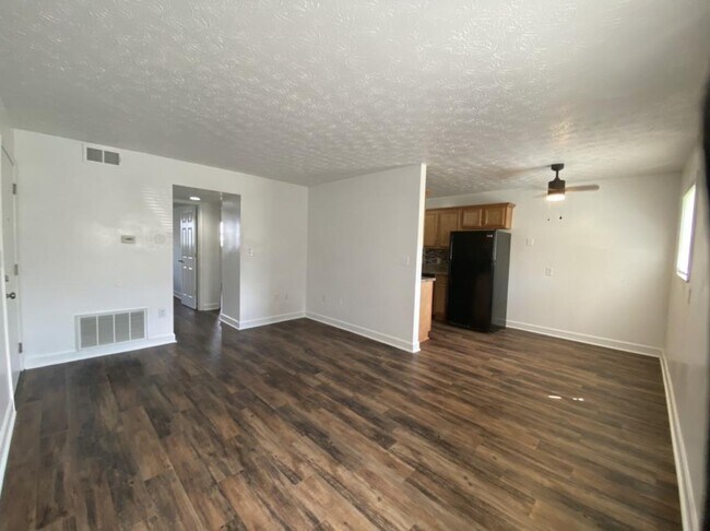 Building Photo - 2001 Rockford Ln