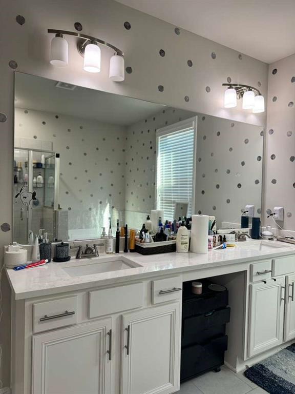 Building Photo - 2215 Manor Pointe Dr