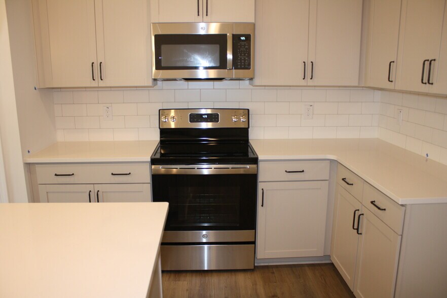 Building Photo - 7803 Flatrock Park Dr