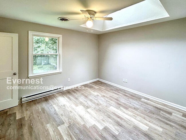 Building Photo - 9307 Shiloh Dr