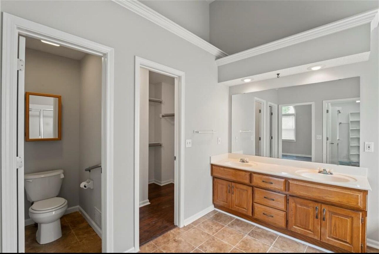 Building Photo - 8003 W 122nd Ter