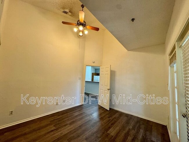 Building Photo - 4800 W Lovers Ln