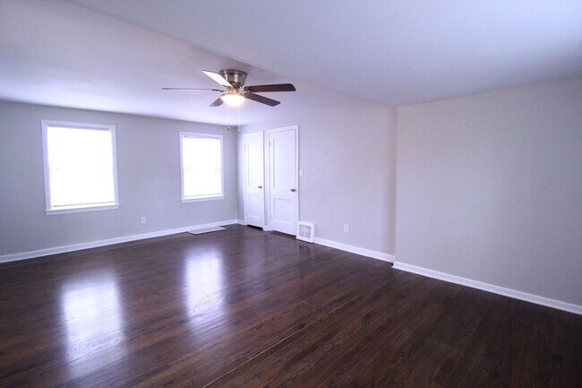 Building Photo - February FREE On This 3 Bedroom 2 Bath Duplex