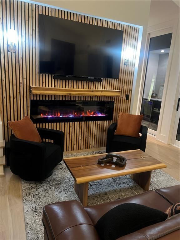 Building Photo - 360-362 2nd St