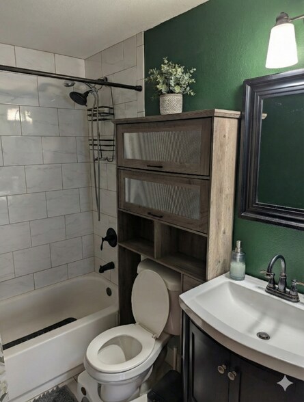 Building Photo - 6706 Vista Ave