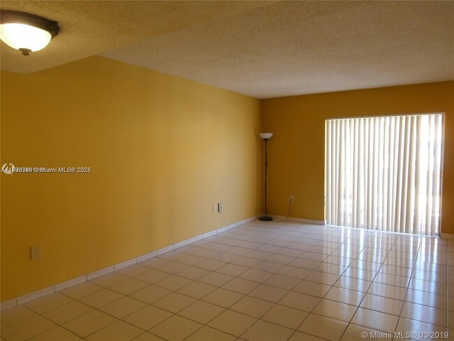 Building Photo - 950 SW 104th Ct