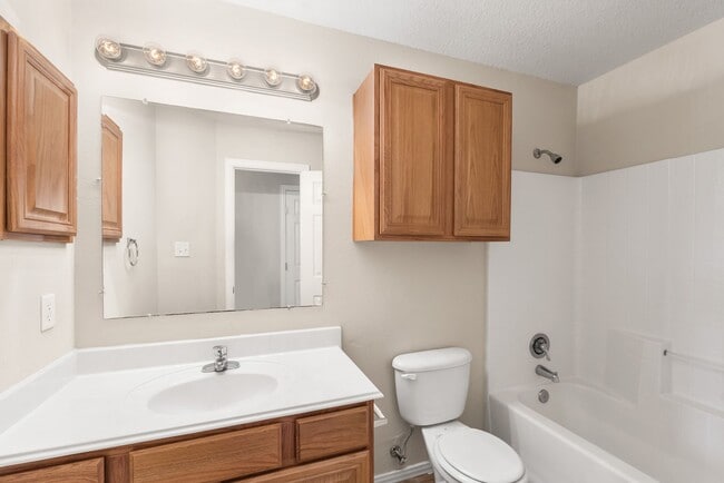 Building Photo - Available for August 2026 Pre-Lease! 4 Bed, Bath in Waterwood Townhomes!