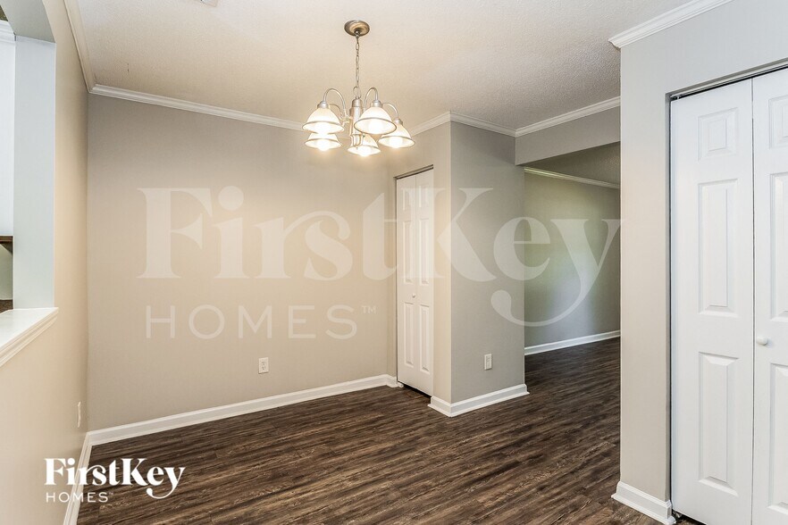 Building Photo - 423 Aberdeen Cir
