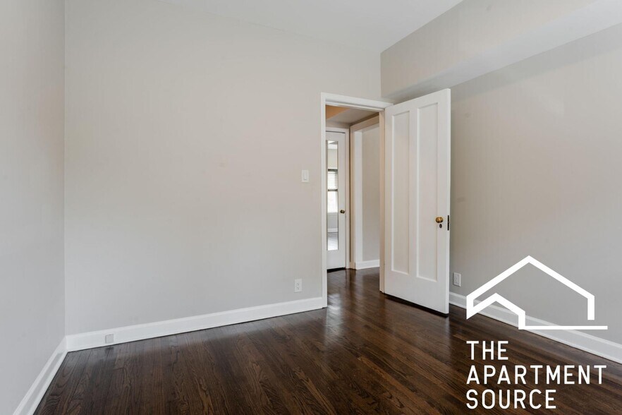 Building Photo - 1606 W Berwyn Ave