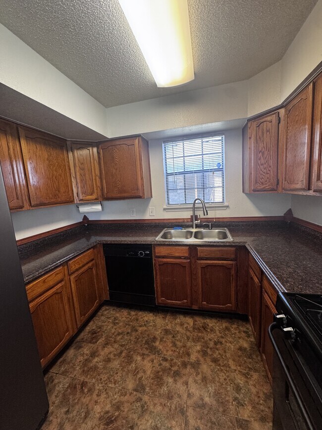 Building Photo - 1613 Bobby Lee Dr