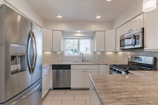 Building Photo - 851 Cypress Ave